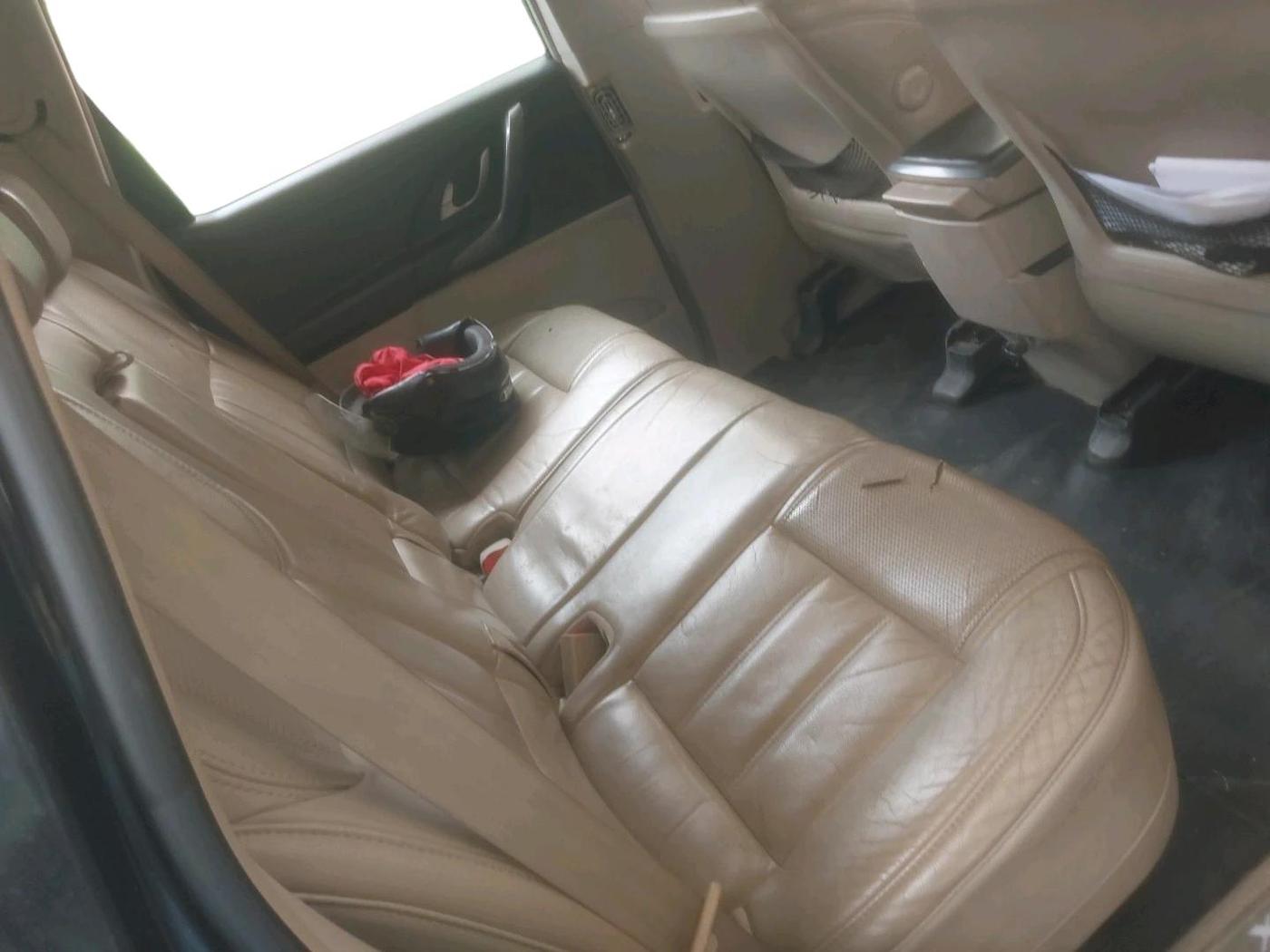 2015 Mahindra XUV500 W10, Diesel, Manual, 1,22,510 km, interior