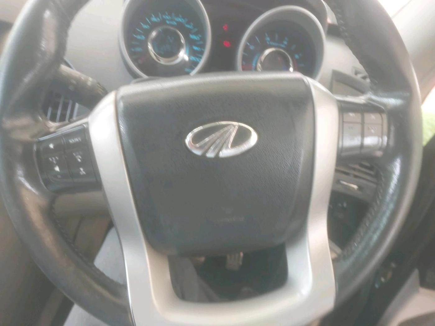 2015 Mahindra XUV500 W10, Diesel, Manual, 1,22,510 km, interior