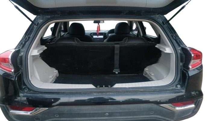 2022 Mahindra XUV300 W6 1.2 PETROL, Petrol, Manual, 24,269 km, exterior