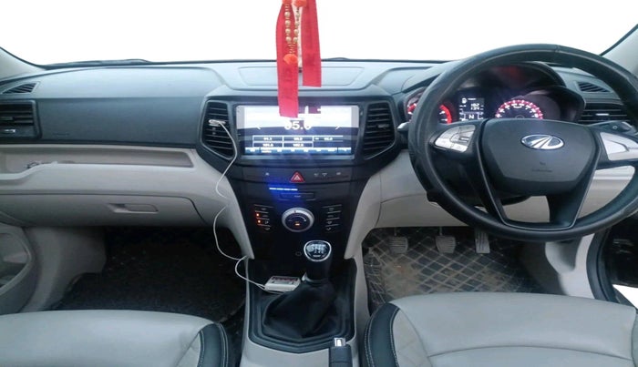 2022 Mahindra XUV300 W6 1.2 PETROL, Petrol, Manual, 24,269 km, interior