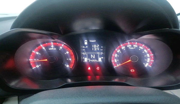 2022 Mahindra XUV300 W6 1.2 PETROL, Petrol, Manual, 24,269 km, interior