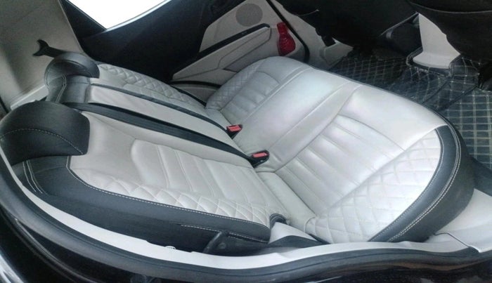 2022 Mahindra XUV300 W6 1.2 PETROL, Petrol, Manual, 24,269 km, interior