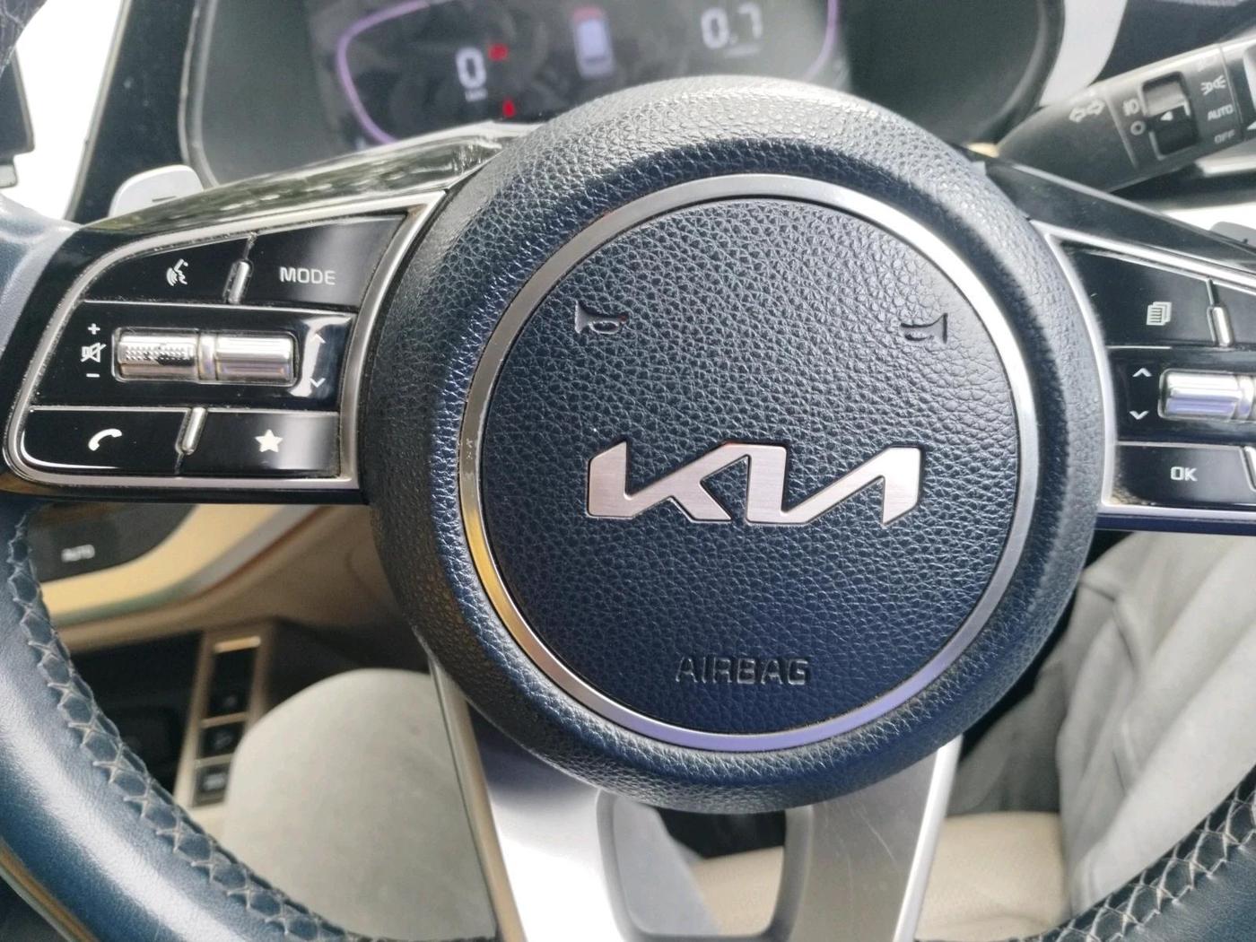 2022 KIA CARENS LUXURY PLUS 1.5 DIESEL AT 7 STR, Diesel, Automatic, 45,113 km, interior