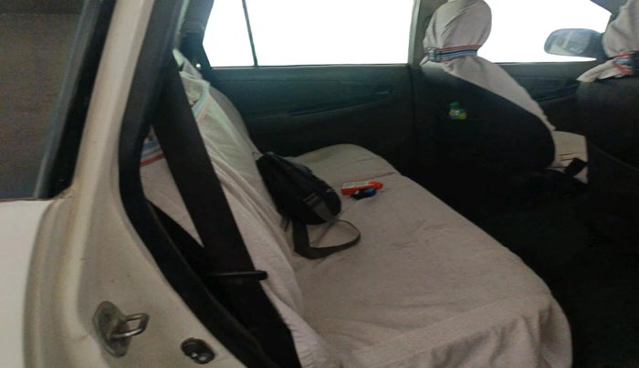 2015 Toyota Innova 2.5 G 8 STR, Diesel, Manual, 1,76,285 km, interior