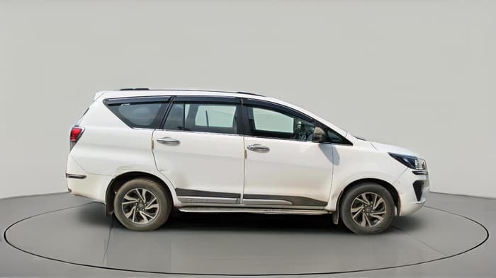 2022 Toyota Innova Crysta 2.4 G 8 STR, Diesel, Manual, 52,229 km, exterior