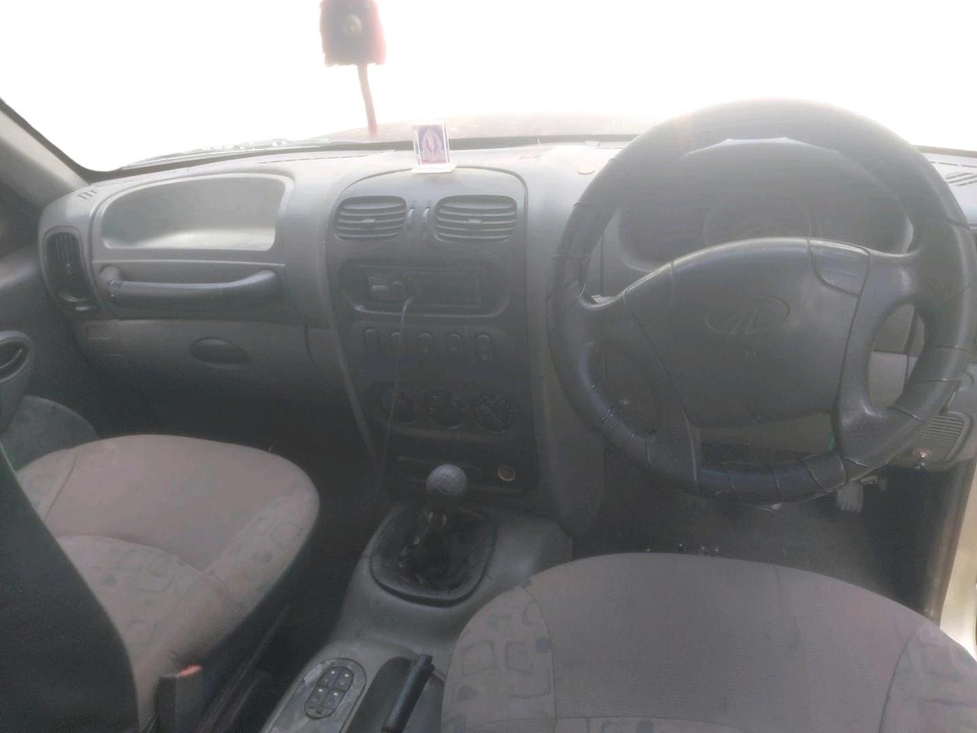 2004 Mahindra Scorpio 2.6 TURBO 9 STR, Diesel, Manual, 1,82,770 km, interior