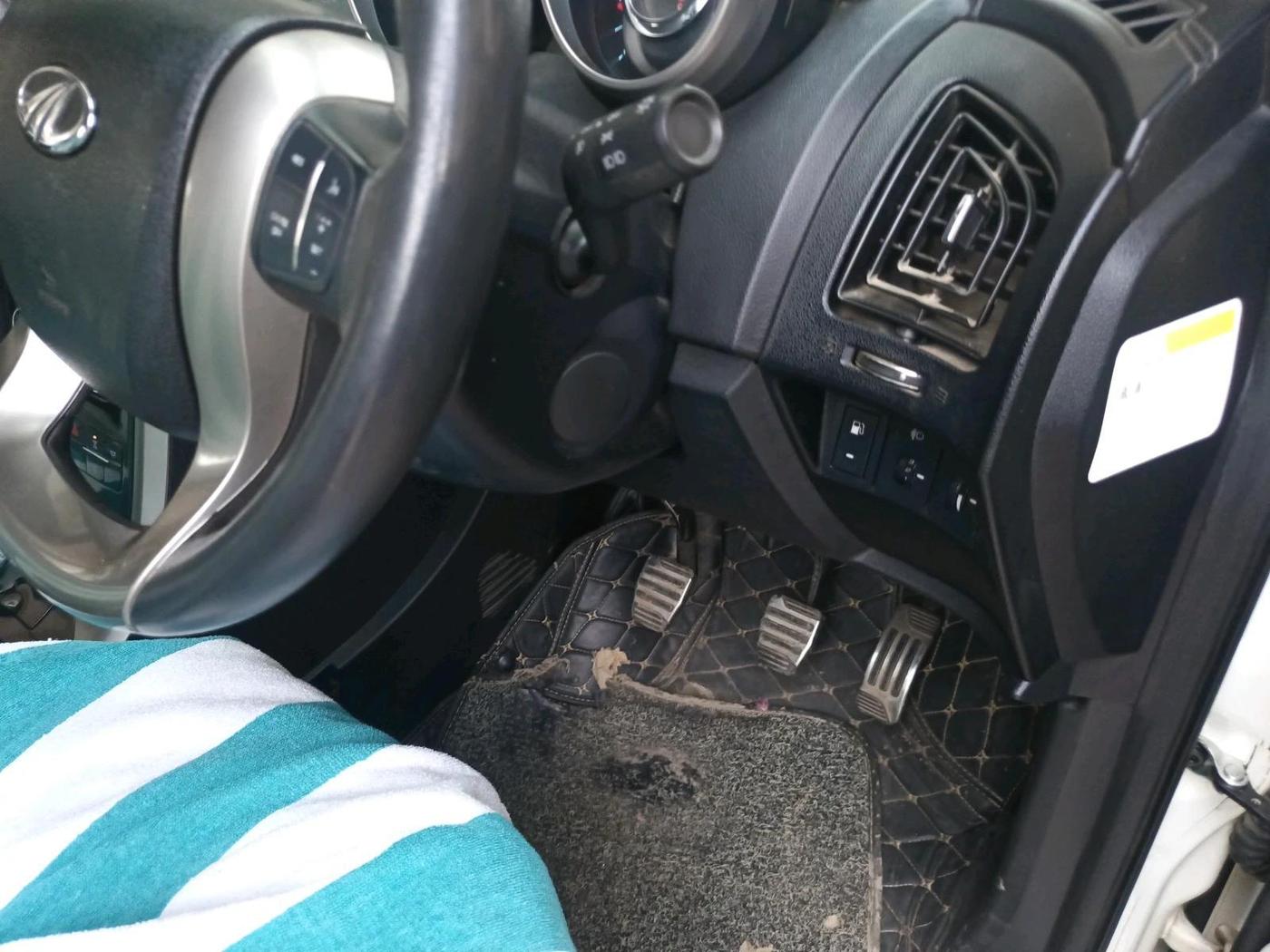 2021 Mahindra XUV500 W11, Diesel, Manual, 76,080 km, interior