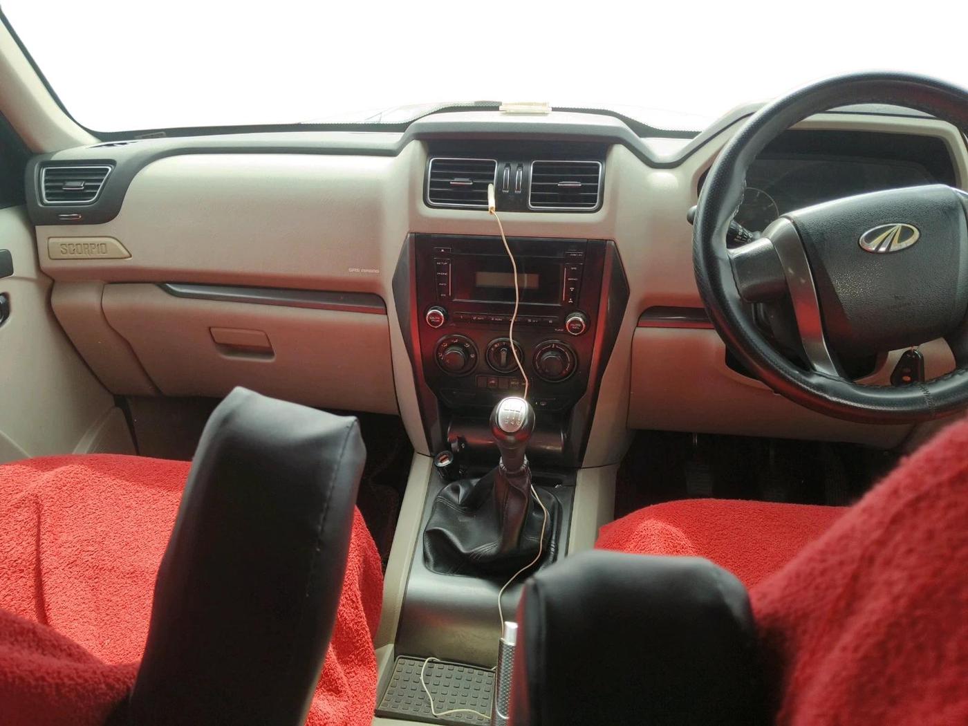2017 Mahindra Scorpio S7, Diesel, Manual, 65,607 km, interior