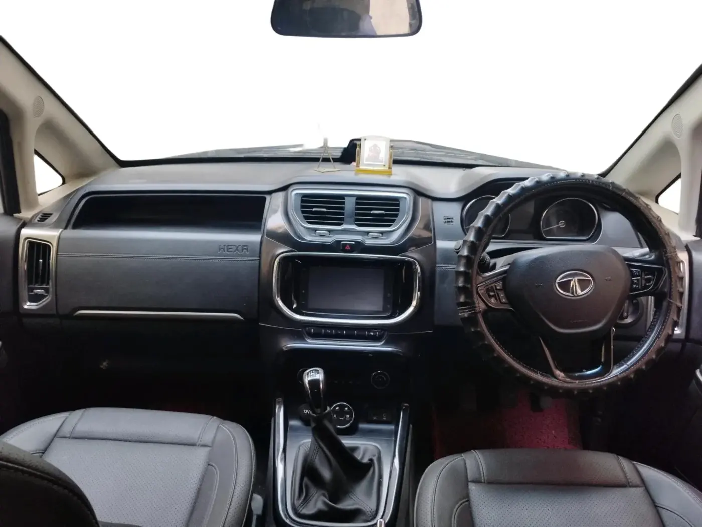 2019 Tata Hexa XT 4X2 7 STR, Diesel, Manual, 1,01,800 km, interior