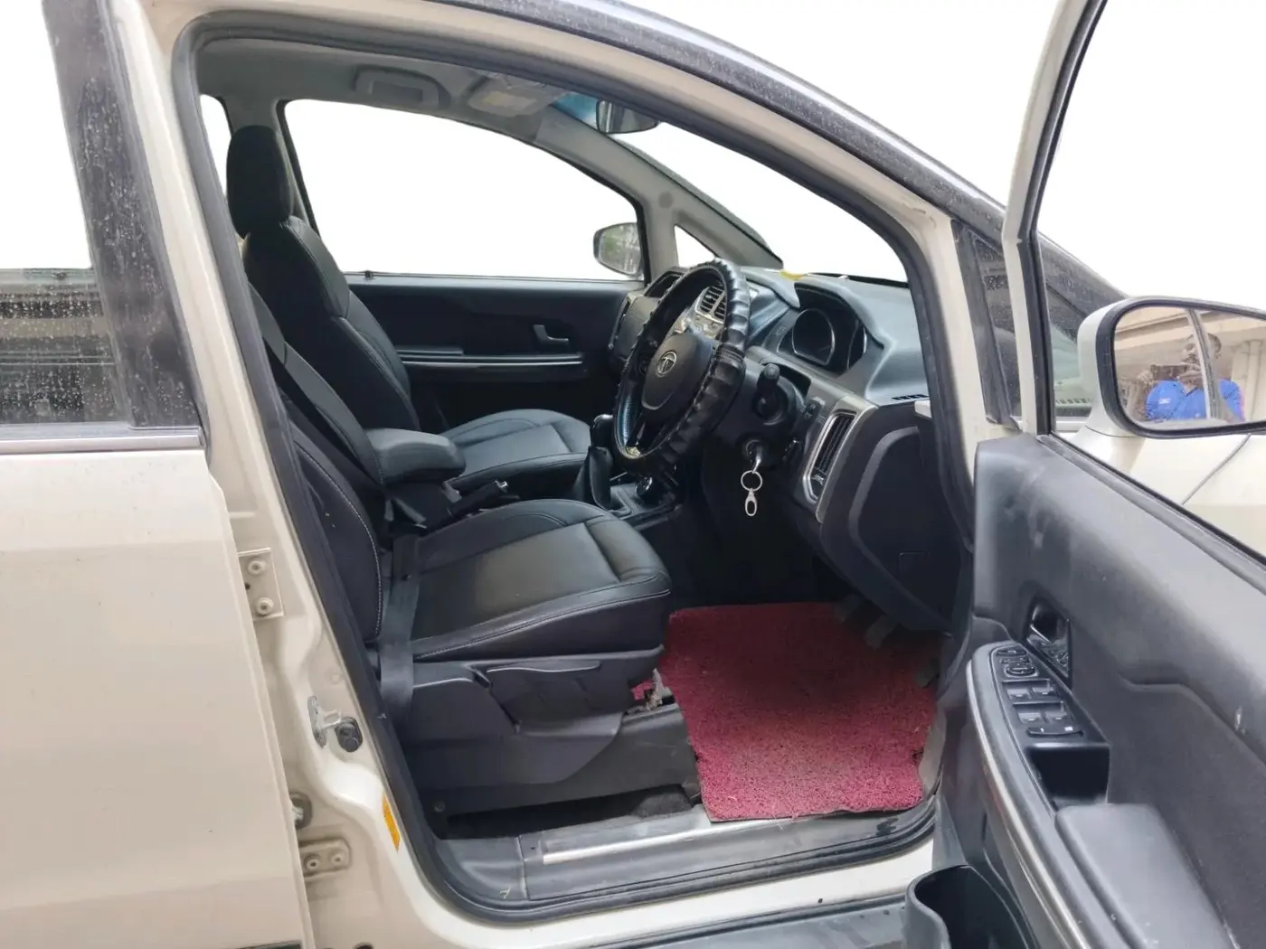 2019 Tata Hexa XT 4X2 7 STR, Diesel, Manual, 1,01,800 km, interior