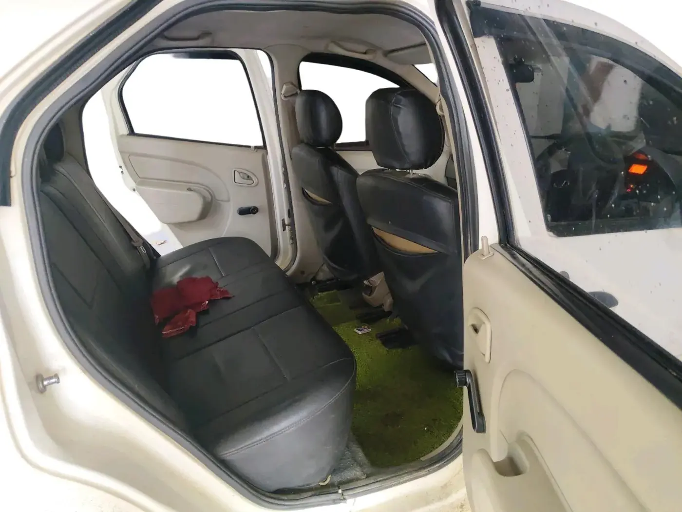2011 Mahindra Verito D2 BS-III, Diesel, Manual, 1,37,427 km, interior