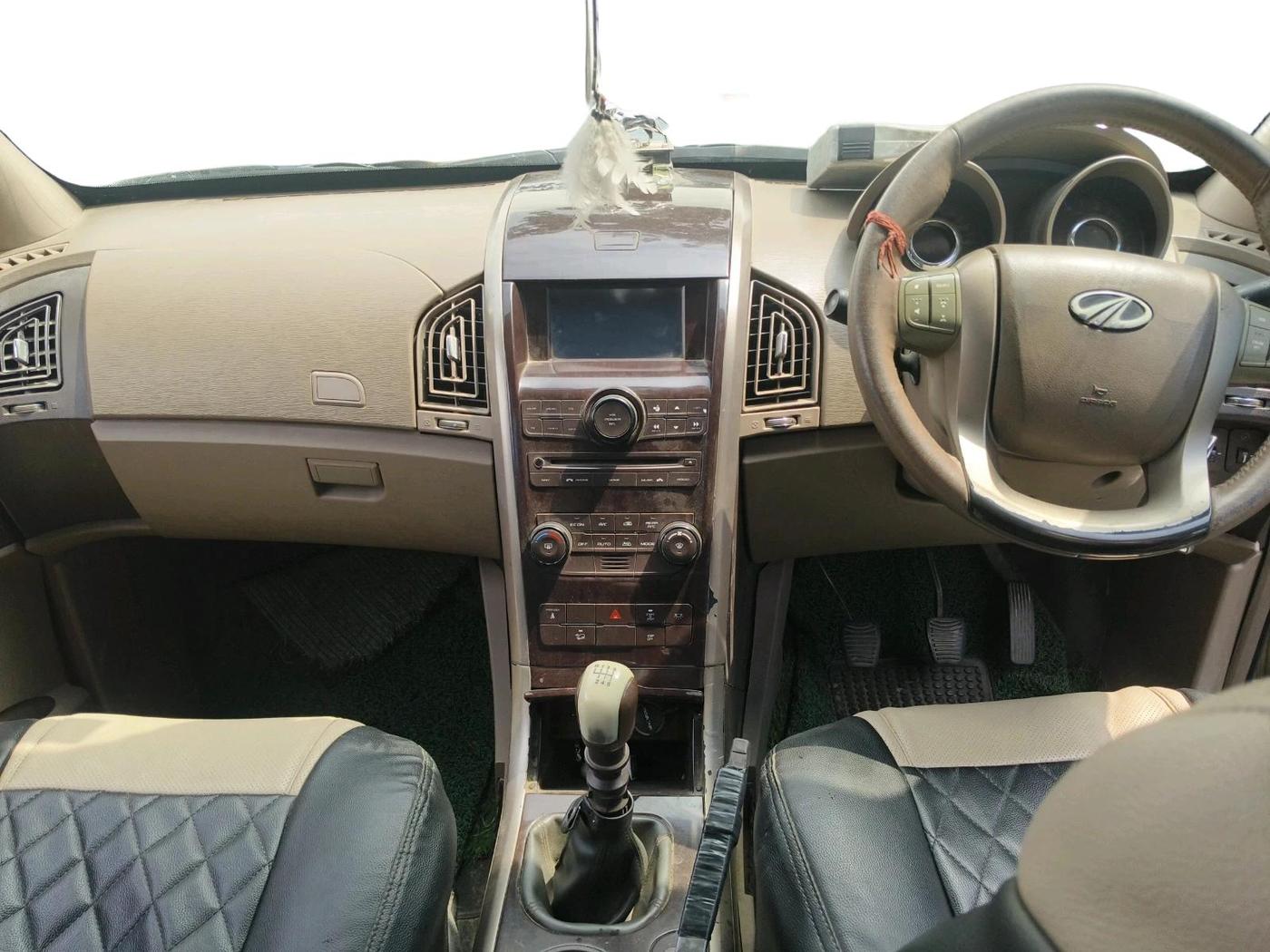 2012 Mahindra XUV500 W6, Diesel, Manual, 1,44,648 km, interior