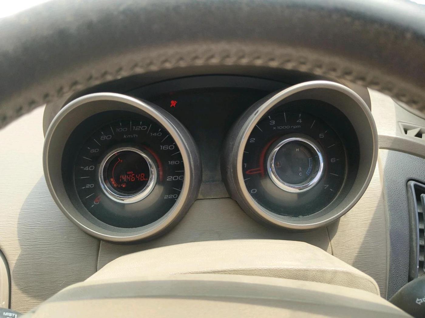 2012 Mahindra XUV500 W6, Diesel, Manual, 1,44,648 km, interior