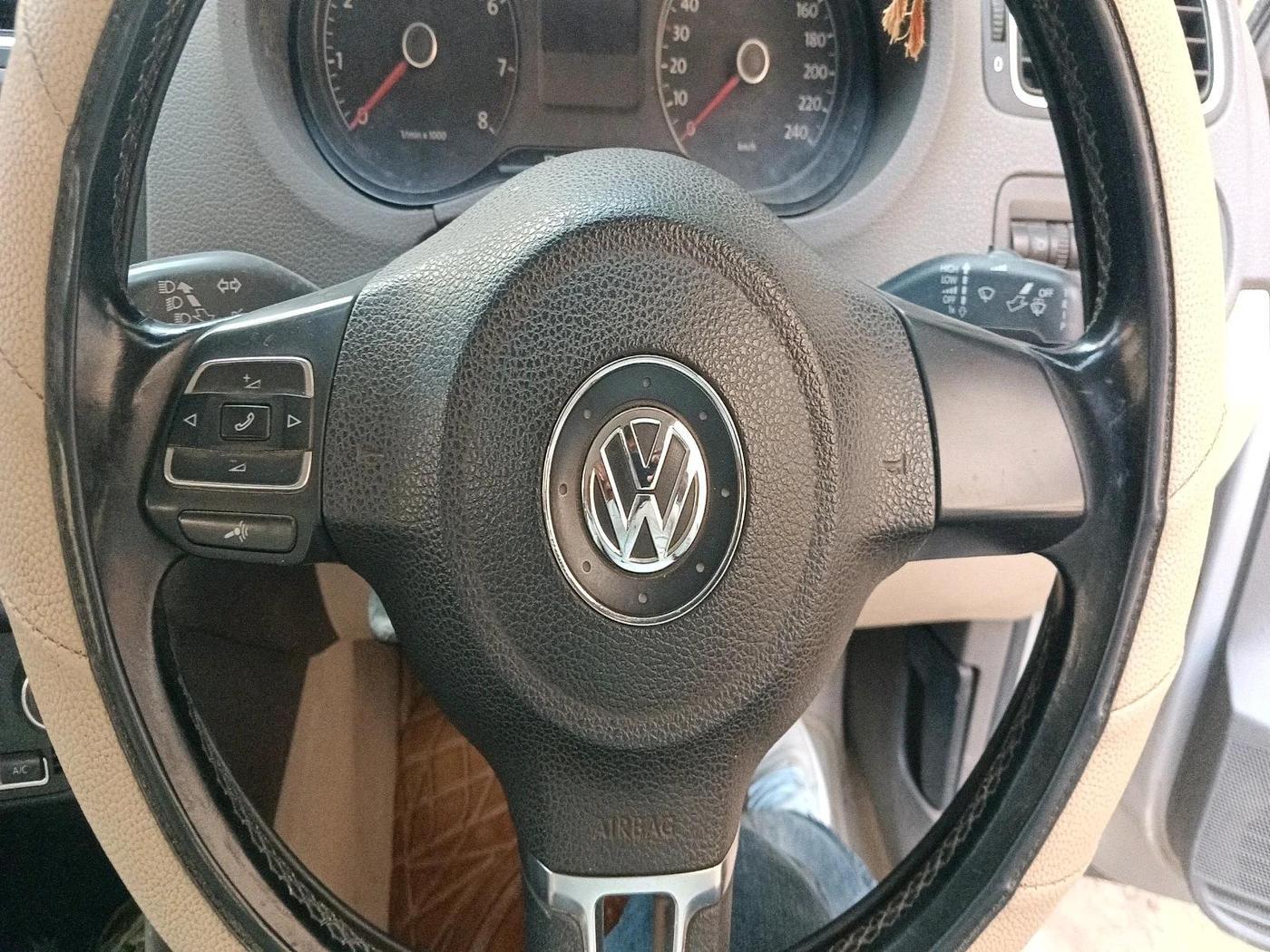 2014 Volkswagen Vento HIGHLINE 1.6 MPI, Petrol, Manual, 83,196 km, interior