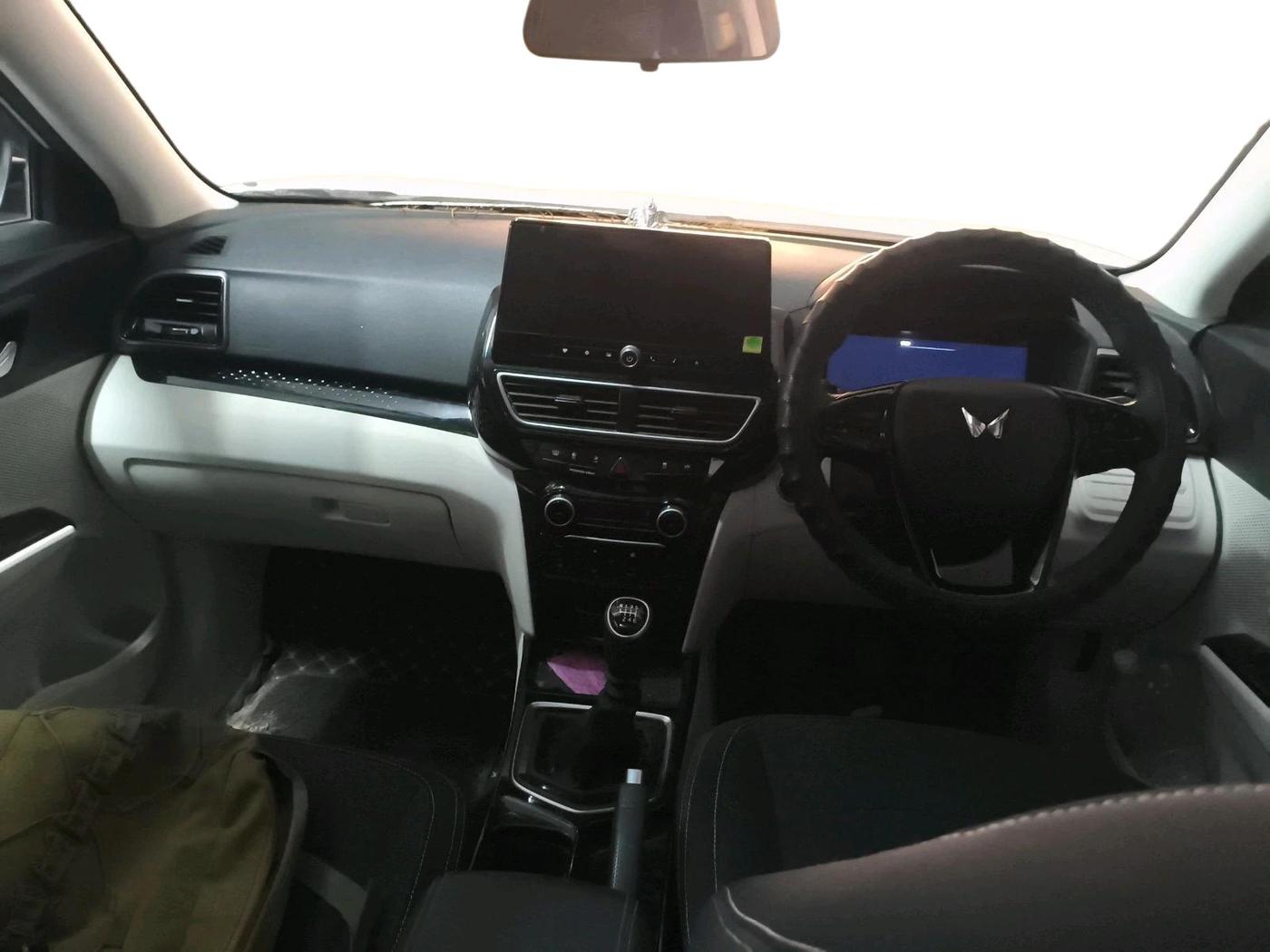2024 Mahindra XUV 3XO AX5 1.2 L TCMPFi, Petrol, Manual, 6,257 km, interior