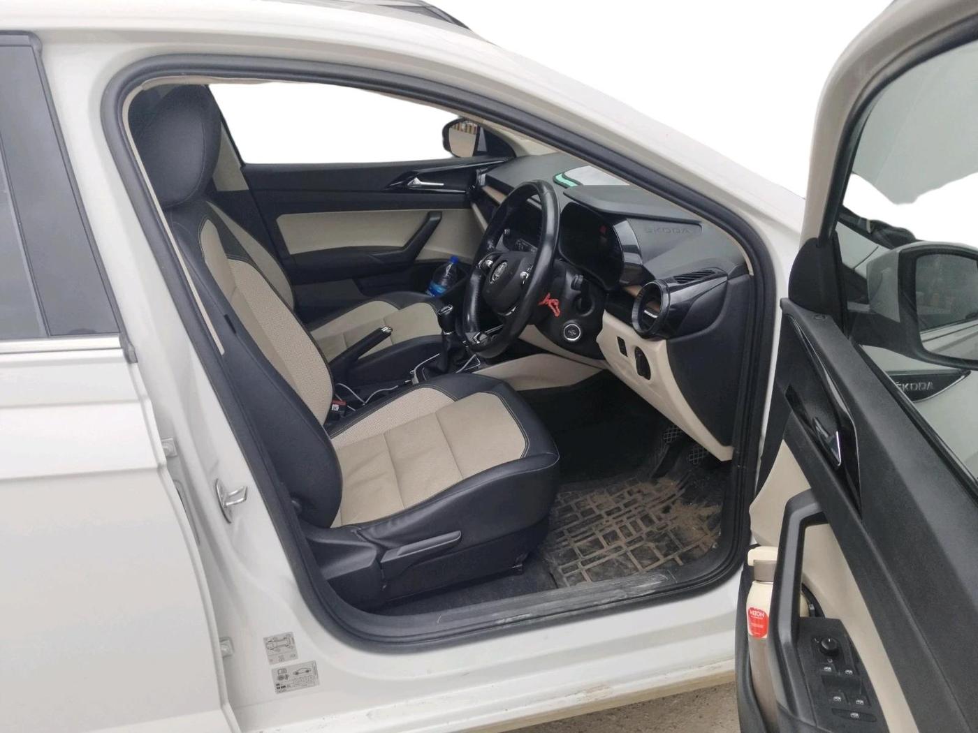 2022 Skoda SLAVIA STYLE 1.5L TSI MT, Petrol, Manual, 71,847 km, interior