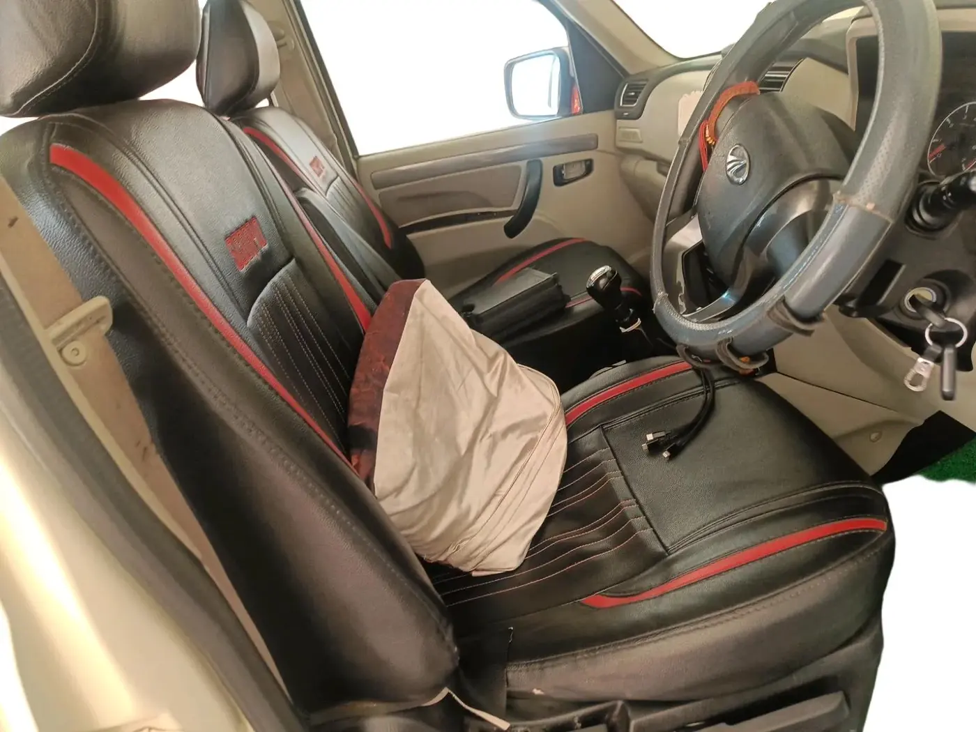 2018 Mahindra Scorpio S7, Diesel, Manual, 1,17,742 km, interior