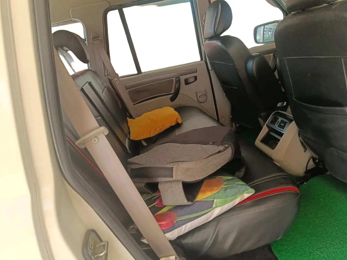 2018 Mahindra Scorpio S7, Diesel, Manual, 1,17,742 km, interior