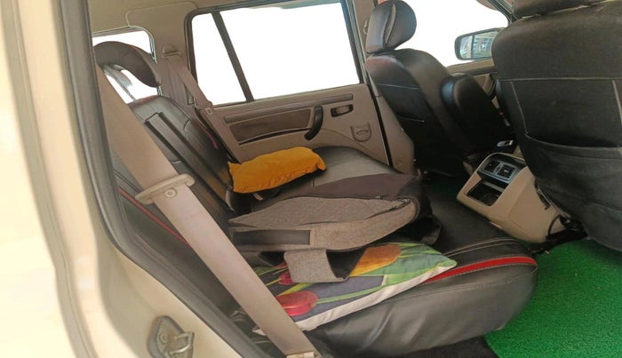 2018 Mahindra Scorpio S7, Diesel, Manual, 1,17,742 km, interior