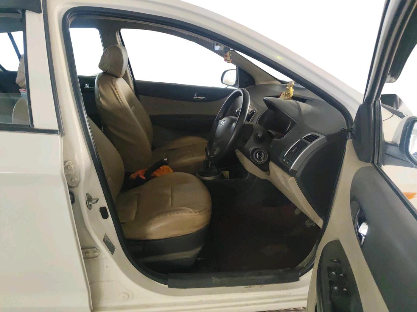 2012 Hyundai i20 MAGNA 1.2, Petrol, Manual, 45,617 km, interior