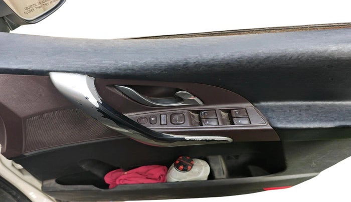 2014 Mahindra XUV500 W8, Diesel, Manual, 1,24,615 km, interior