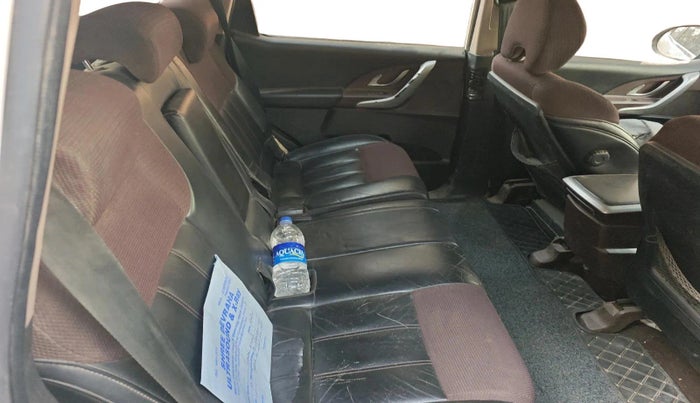 2014 Mahindra XUV500 W8, Diesel, Manual, 1,24,615 km, interior