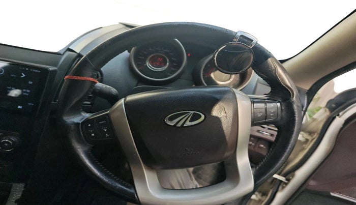 2014 Mahindra XUV500 W8, Diesel, Manual, 1,24,615 km, interior