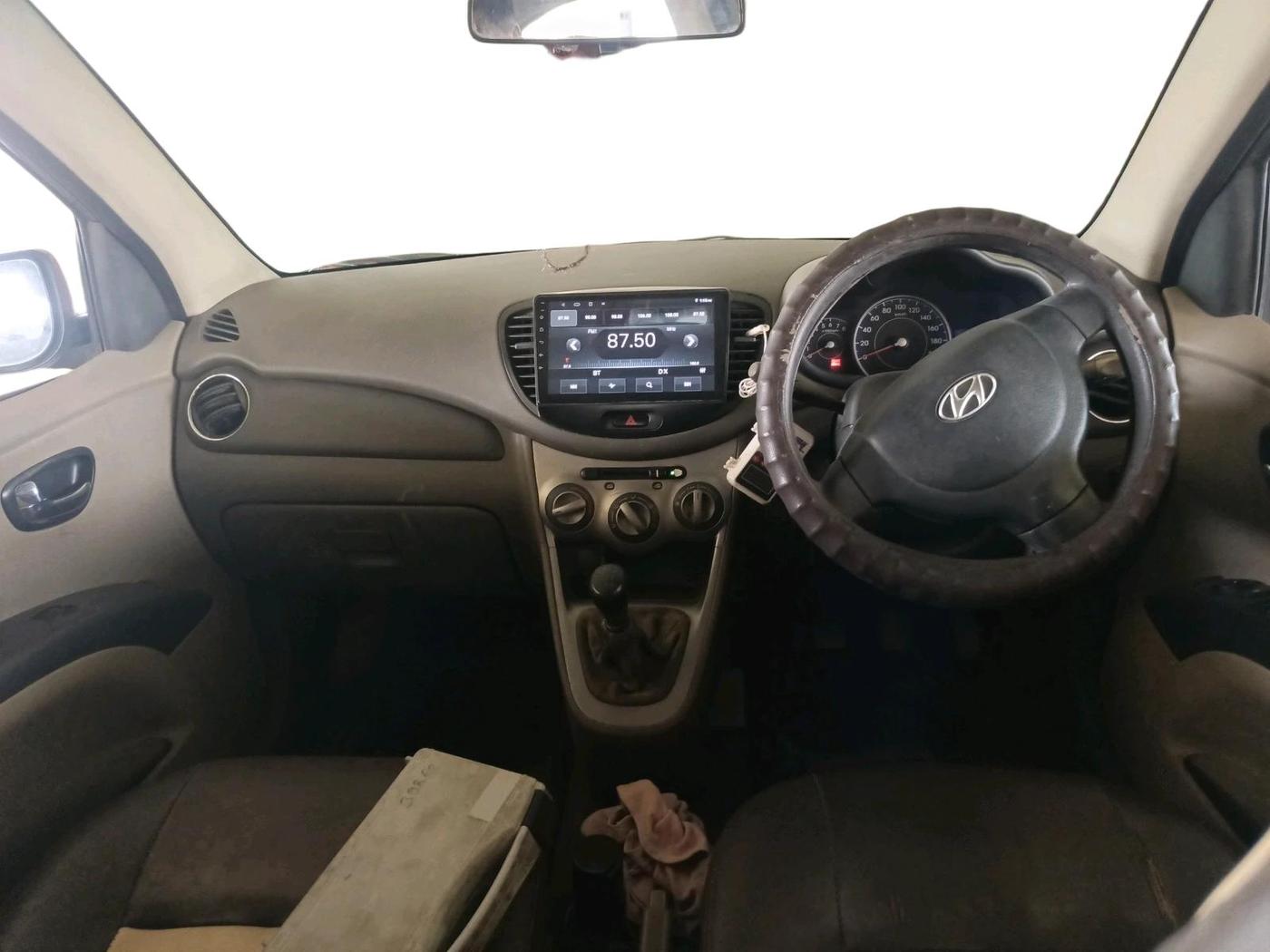 2011 Hyundai i10 MAGNA 1.2, CNG, Manual, 1,05,450 km, interior