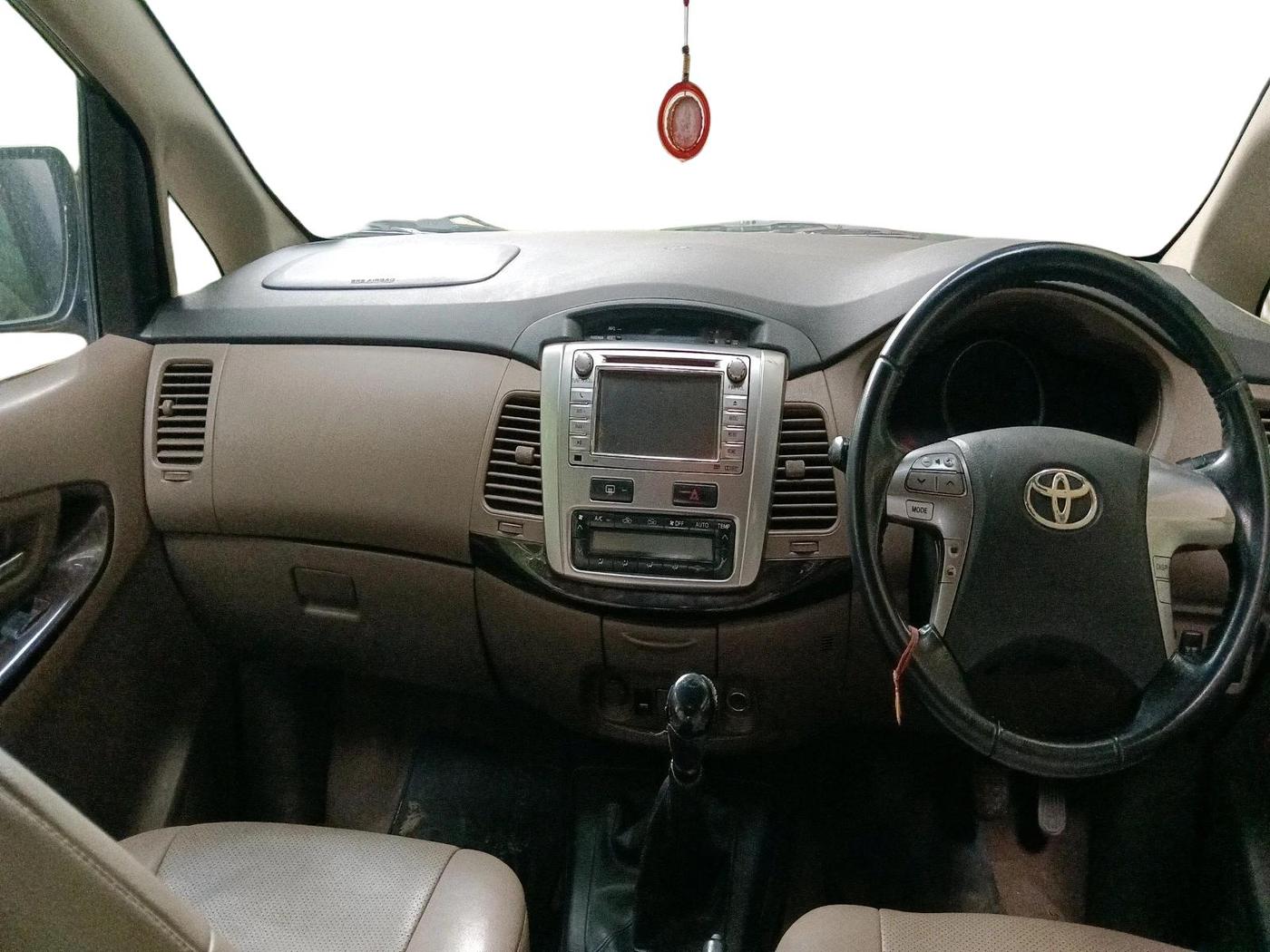 2015 Toyota Innova 2.5 VX 8 STR, Diesel, Manual, 1,34,319 km, interior