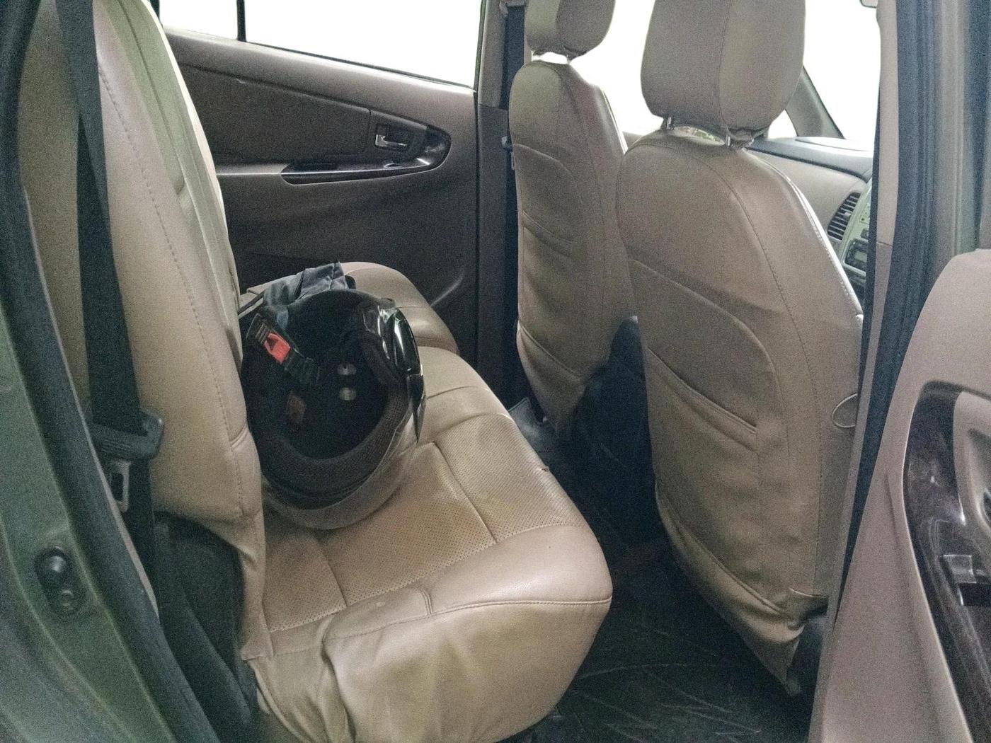 2015 Toyota Innova 2.5 VX 8 STR, Diesel, Manual, 1,34,319 km, interior