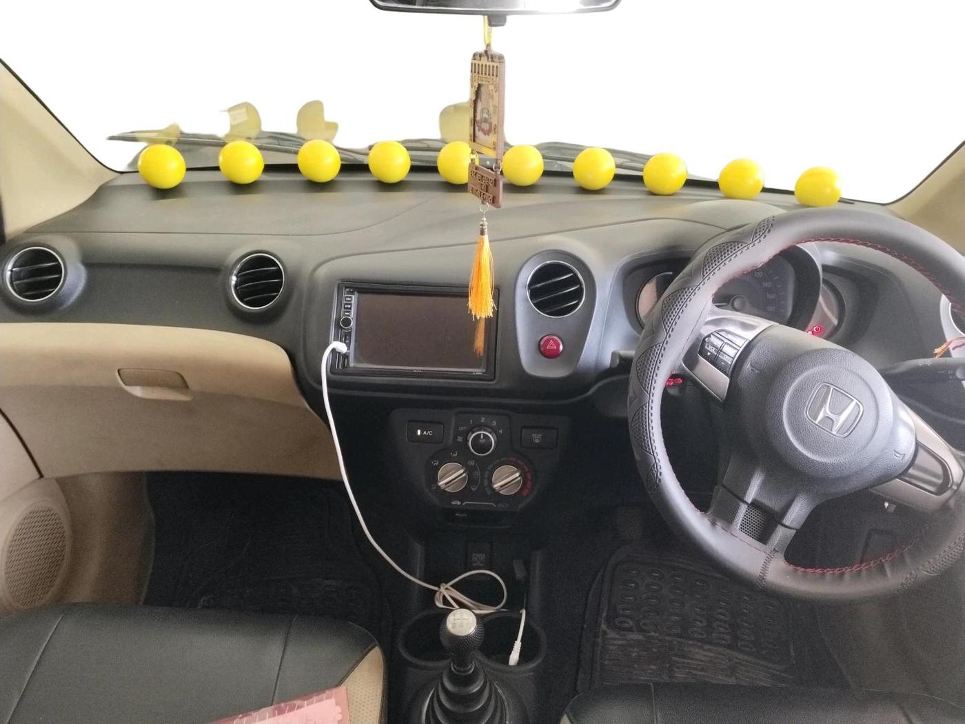 2015 Honda Brio S MT, Petrol, Manual, 66,595 km, interior