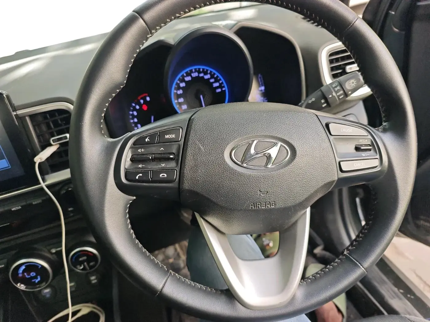 2019 Hyundai VENUE SX 1.0 TURBO, Petrol, Manual, 62,841 km, interior