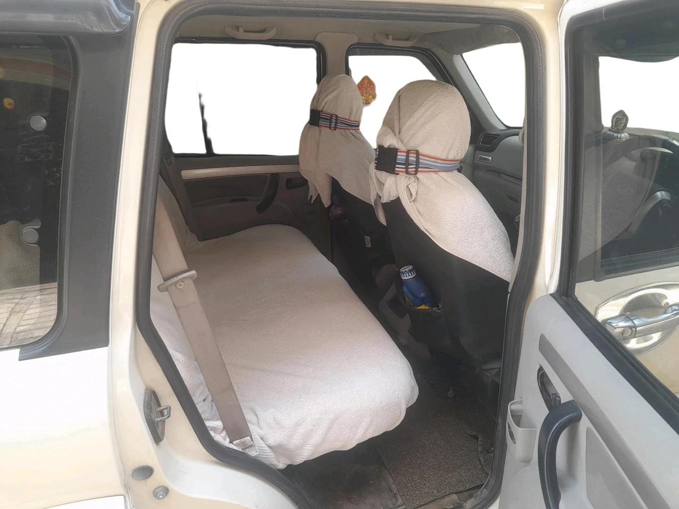 2017 Mahindra Scorpio S10, Diesel, Manual, 1,85,827 km, interior