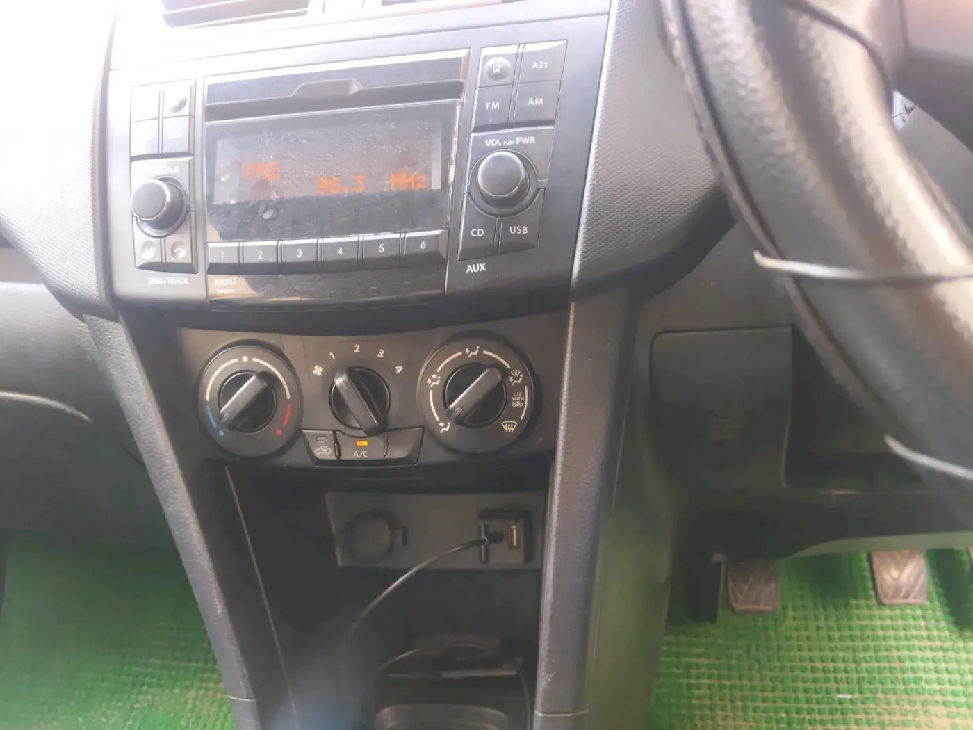 2015 Maruti Swift VXI, Petrol, Manual, 32,000 km, interior