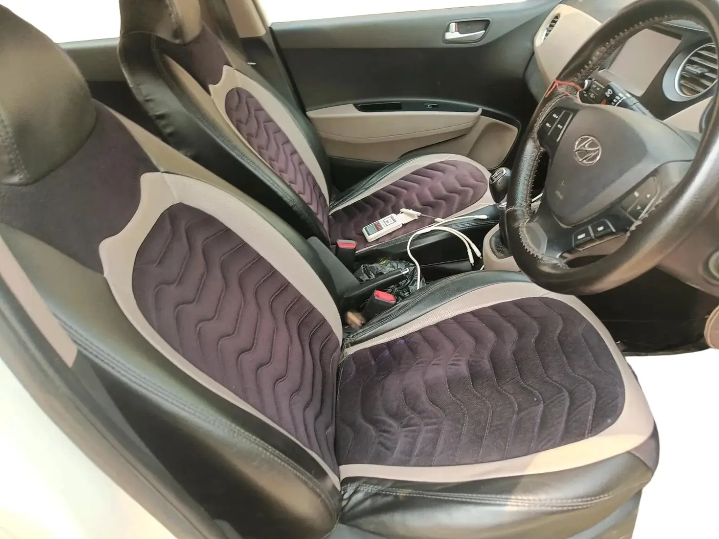 2017 Hyundai Grand i10 SPORTZ (O) 1.2 KAPPA VTVT, Petrol, Manual, 63,330 km, interior