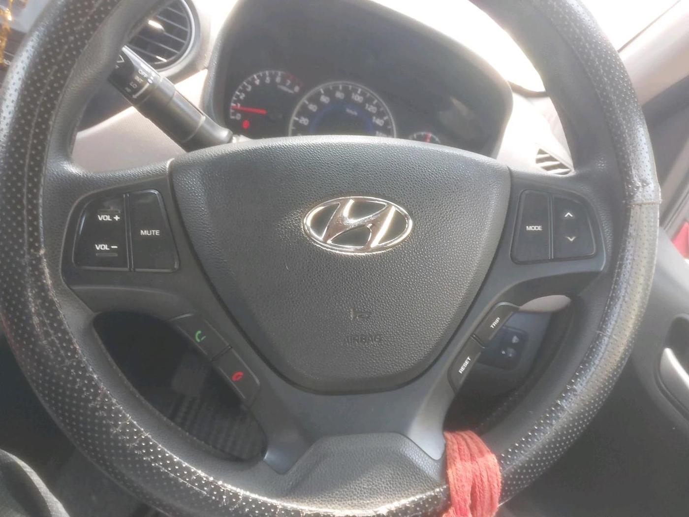 2017 Hyundai Grand i10 SPORTZ 1.2 KAPPA VTVT, Petrol, Manual, 30,292 km, interior