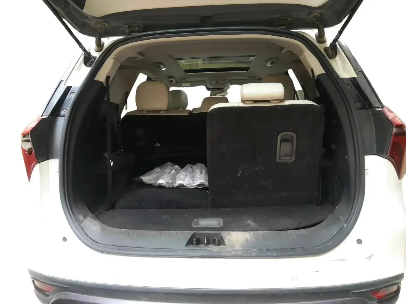 2021 Mahindra XUV700 AX 7 LUXURY P AT 7 STR, Petrol, Automatic, 79,089 km, exterior