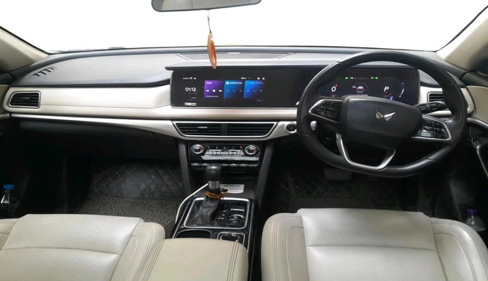 2021 Mahindra XUV700 AX 7 LUXURY P AT 7 STR, Petrol, Automatic, 79,089 km, interior