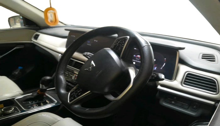 2021 Mahindra XUV700 AX 7 LUXURY P AT 7 STR, Petrol, Automatic, 79,089 km, interior