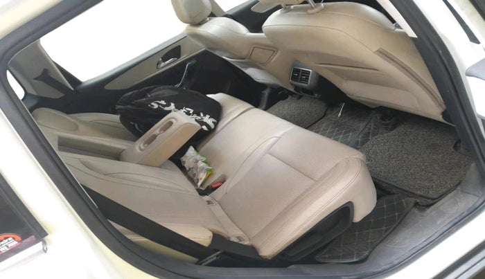 2021 Mahindra XUV700 AX 7 LUXURY P AT 7 STR, Petrol, Automatic, 79,089 km, interior