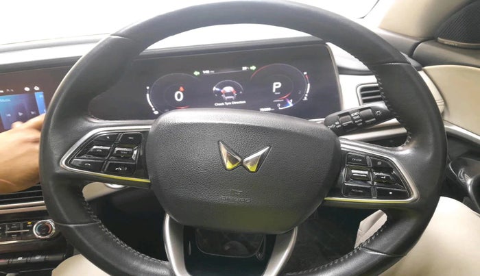 2021 Mahindra XUV700 AX 7 LUXURY P AT 7 STR, Petrol, Automatic, 79,089 km, interior