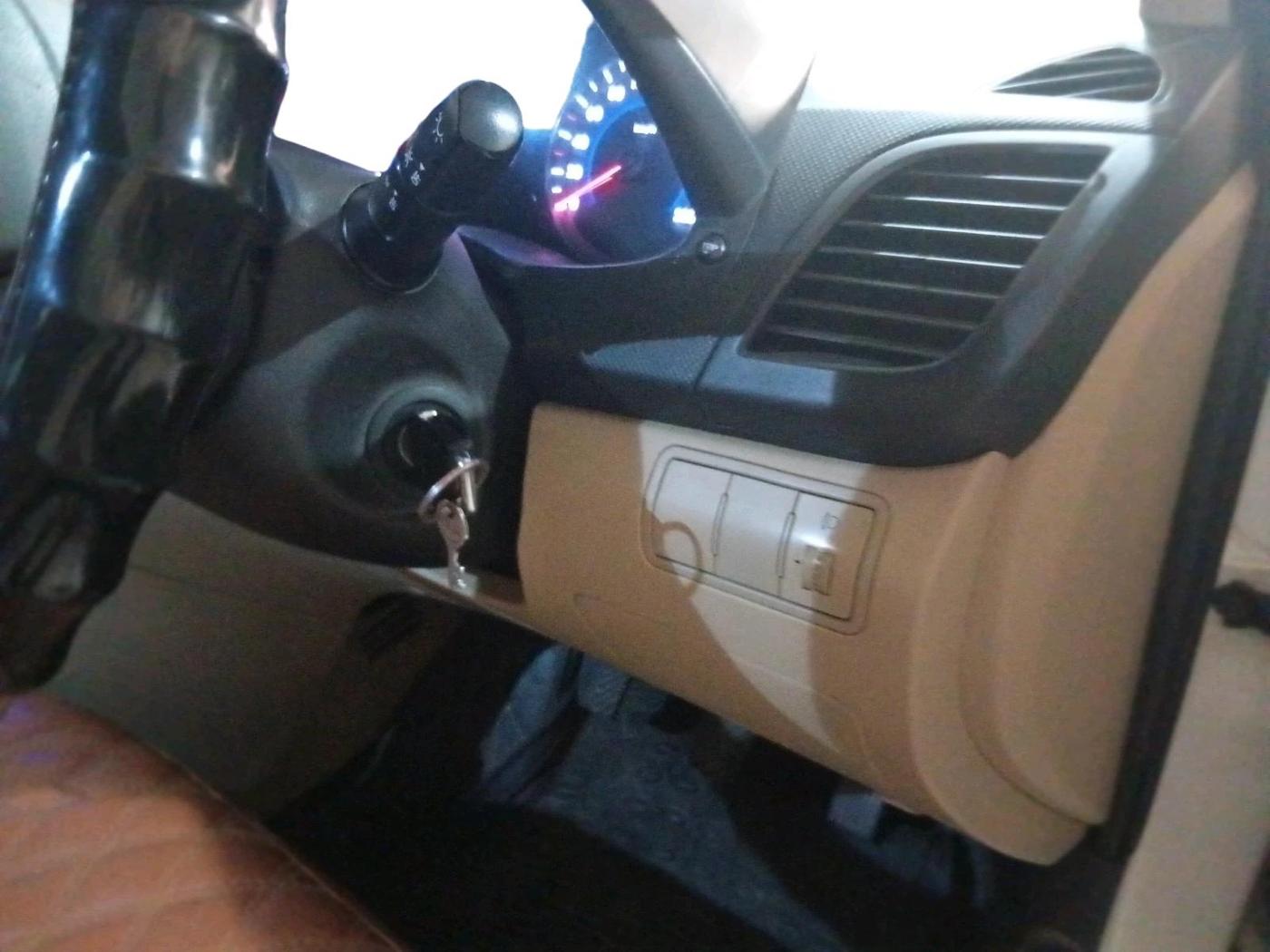 2014 Hyundai Verna FLUIDIC 1.6 CRDI SX, Diesel, Manual, 93,876 km, interior