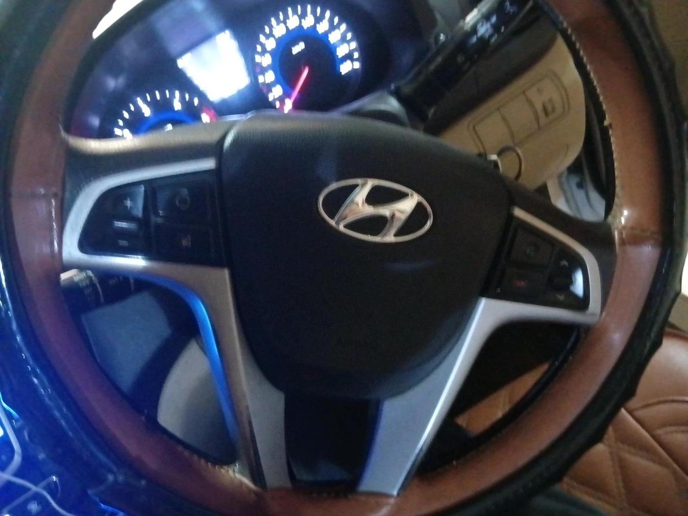 2014 Hyundai Verna FLUIDIC 1.6 CRDI SX, Diesel, Manual, 93,876 km, interior