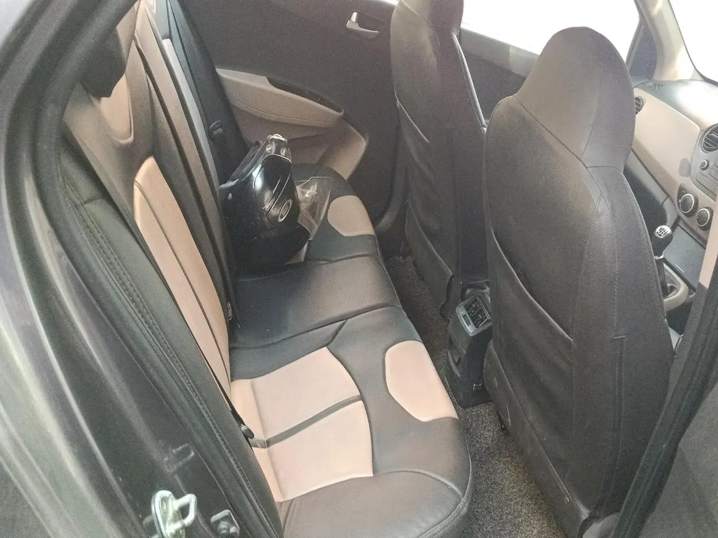2017 Hyundai Xcent S 1.2, Petrol, Manual, 20,305 km, interior