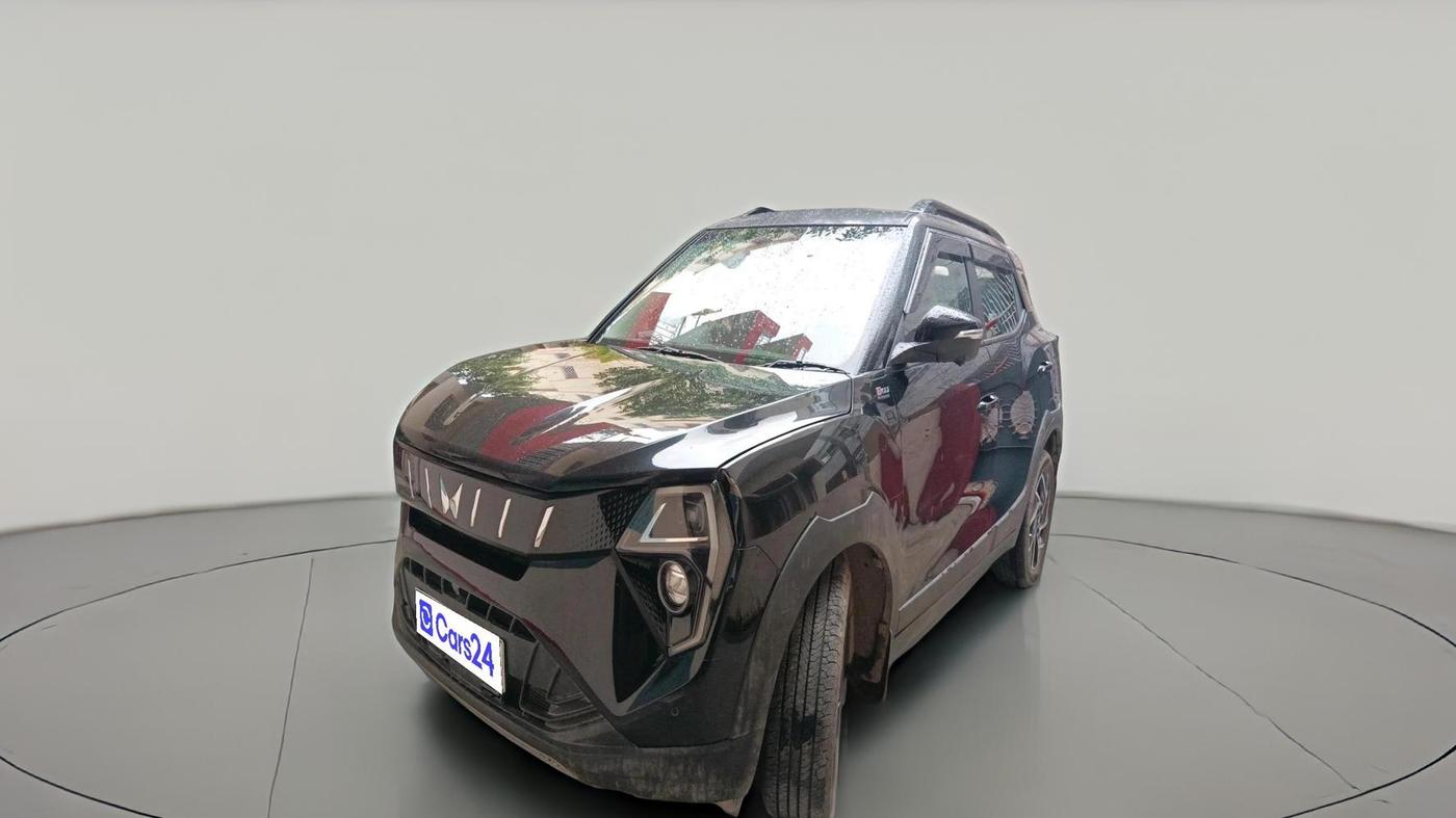 2024 Mahindra XUV 3XO AX7L 1.2 Petrol AT, Petrol, Automatic, 18,069 km, exterior