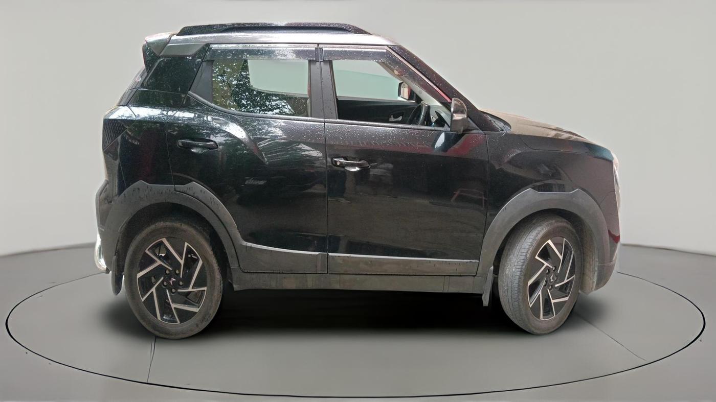 2024 Mahindra XUV 3XO AX7L 1.2 Petrol AT, Petrol, Automatic, 18,069 km, exterior