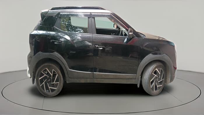 2024 Mahindra XUV 3XO AX7L 1.2 Petrol AT, Petrol, Automatic, 18,069 km, exterior