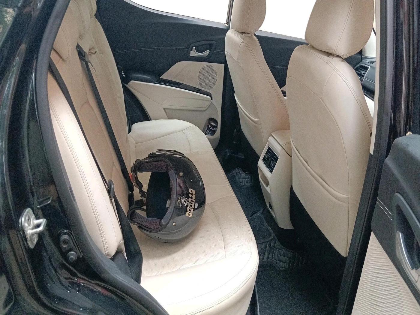 2024 Mahindra XUV 3XO AX7L 1.2 Petrol AT, Petrol, Automatic, 18,069 km, interior
