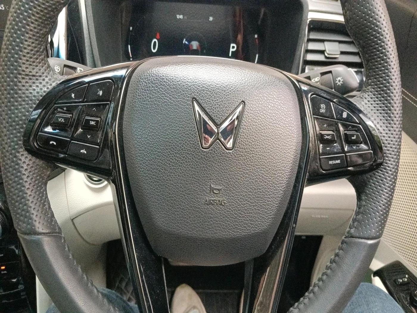 2024 Mahindra XUV 3XO AX7L 1.2 Petrol AT, Petrol, Automatic, 18,069 km, interior