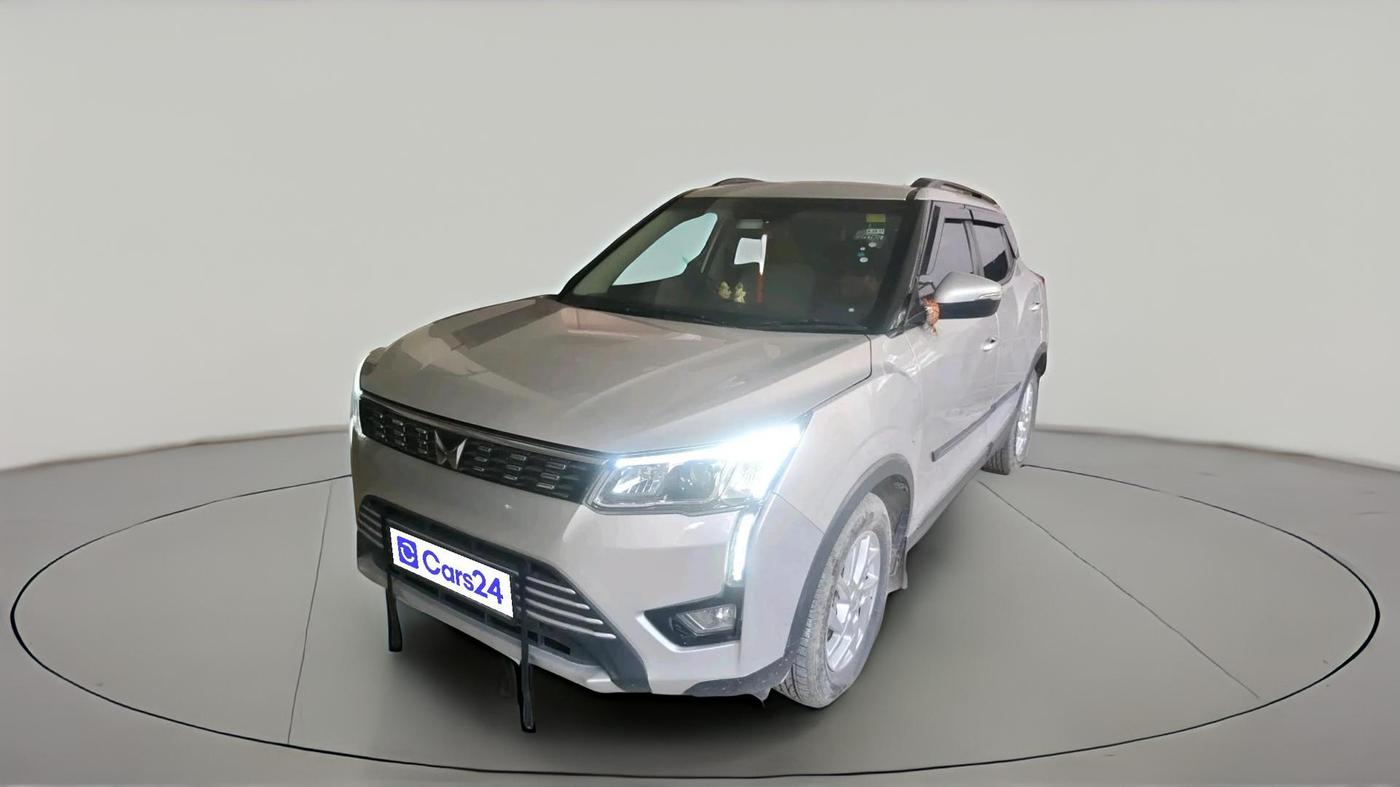 2022 Mahindra XUV300 W8 1.2 PETROL, Petrol, Manual, 15,539 km, exterior
